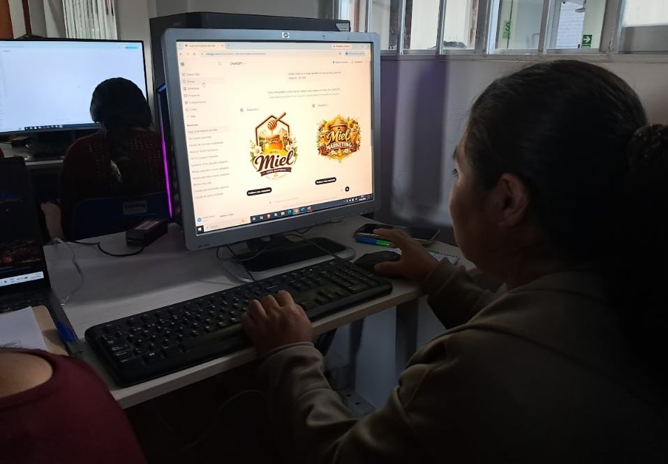 Moquegua: Madres se capacitan en herramientas digitales
