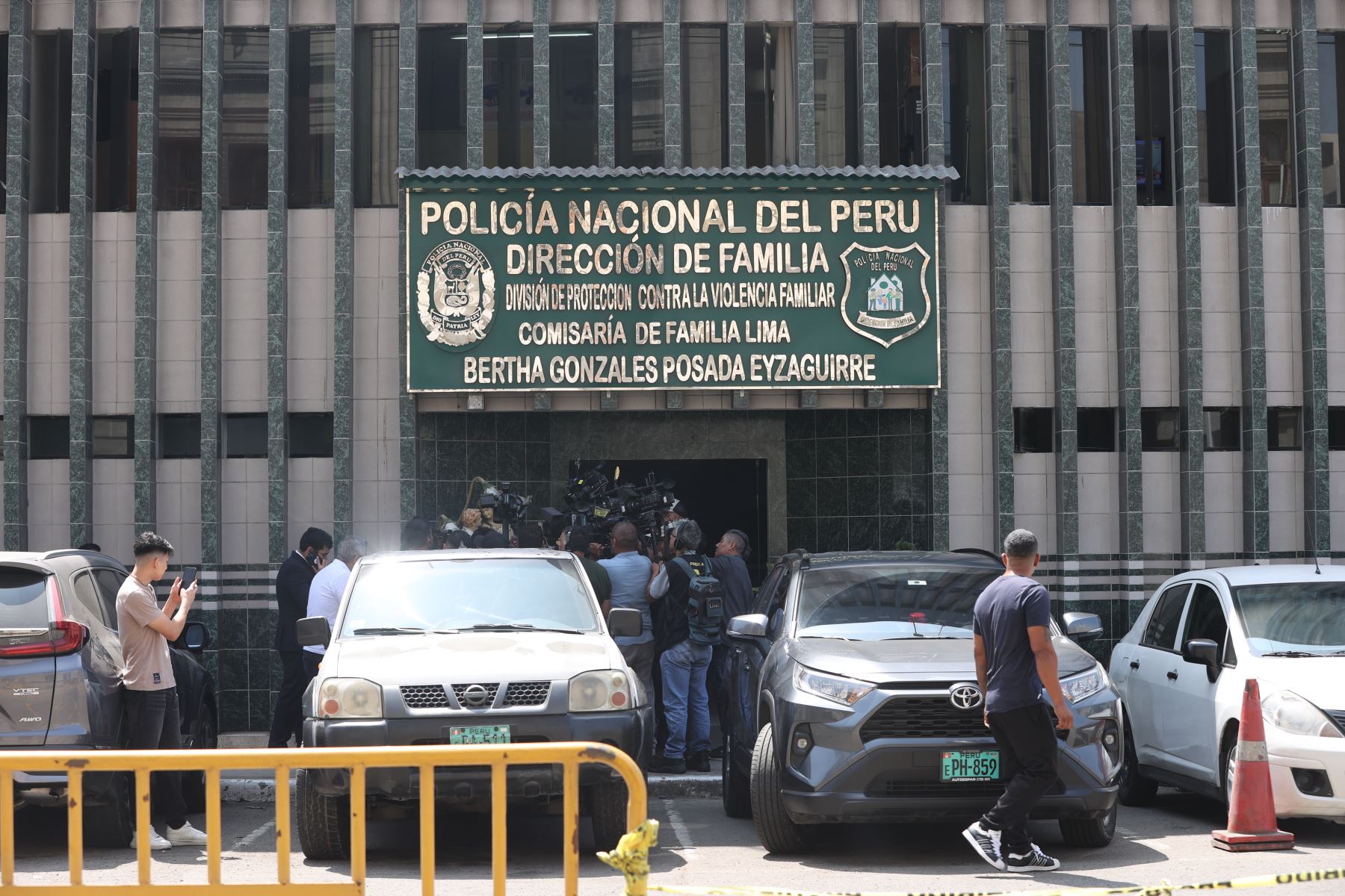 Ministro Chang: "vamos a tomar medidas con los denunciados y con el liceo naval"