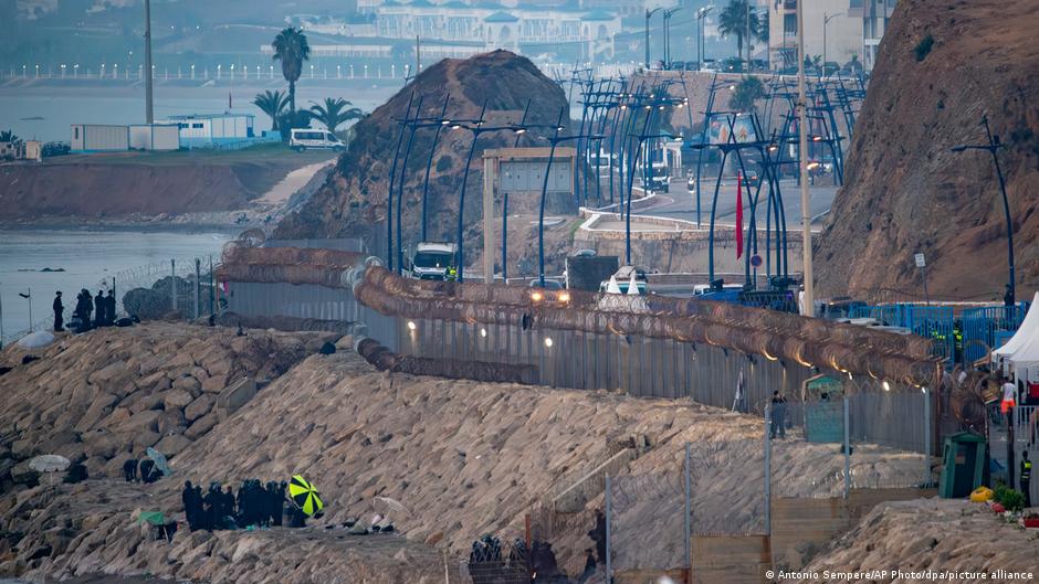 España y Marruecos refuerzan seguridad en Ceuta ante llamados para un nuevo intento de cruce masivo de la frontera
