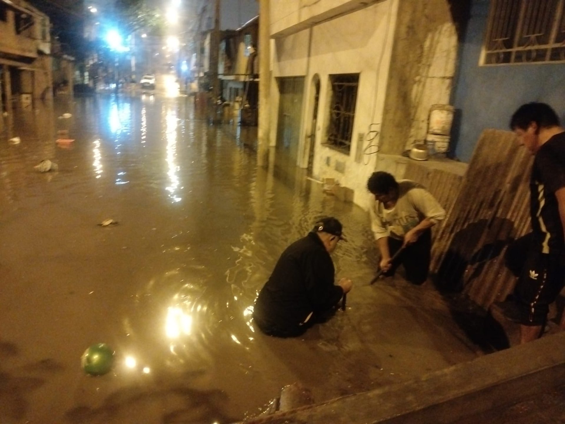 Lluvias intensas: aniegos afectan distritos de Lima Sur y Sedapal despliega equipos hidrojet