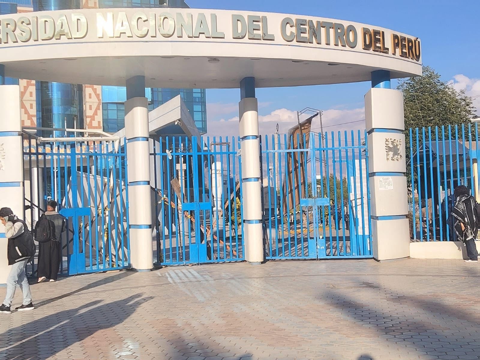 Estudiantes de Agronomía vuelven a tomar campus de la UNCP por falta de agua y transporte