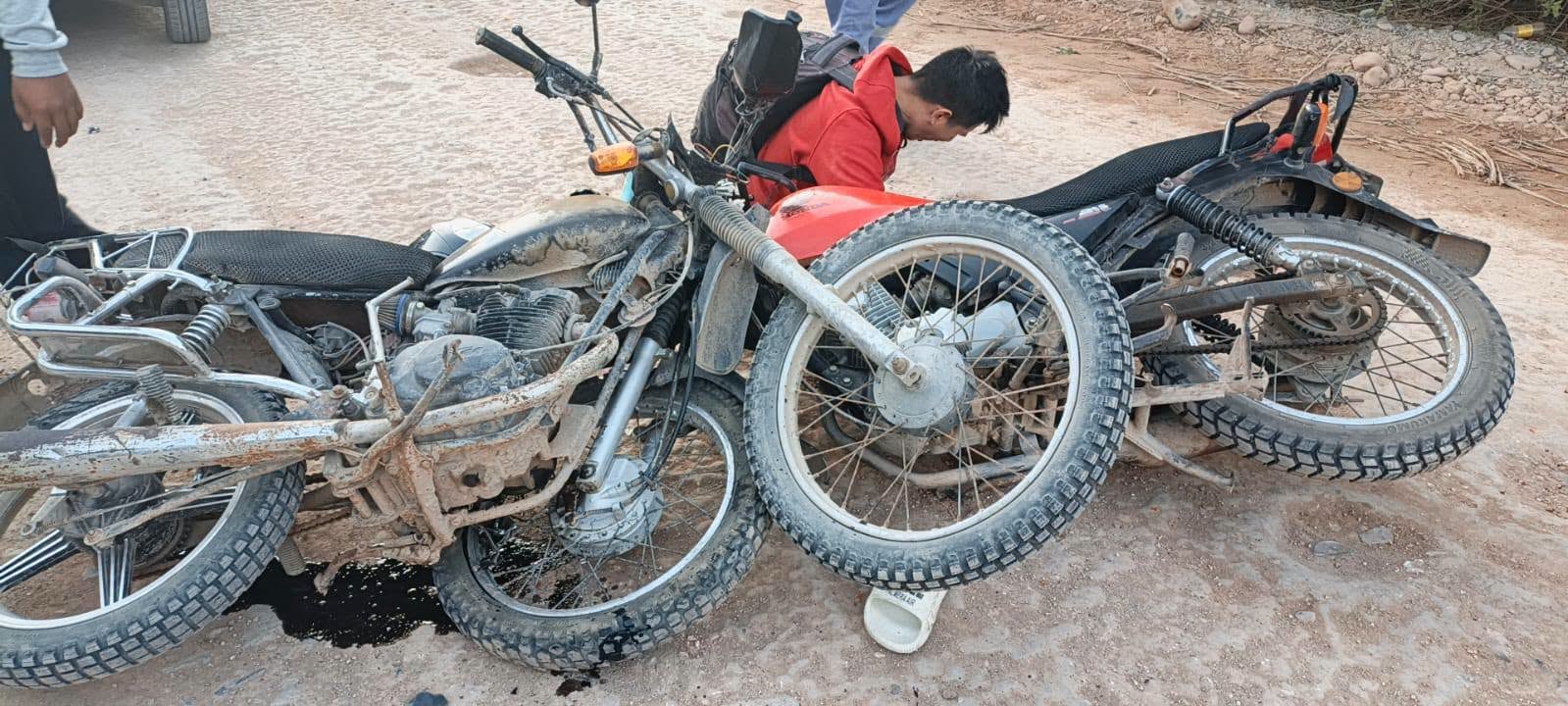 Choque entre dos motocicletas deja a conductor herido en Corire, Arequipa