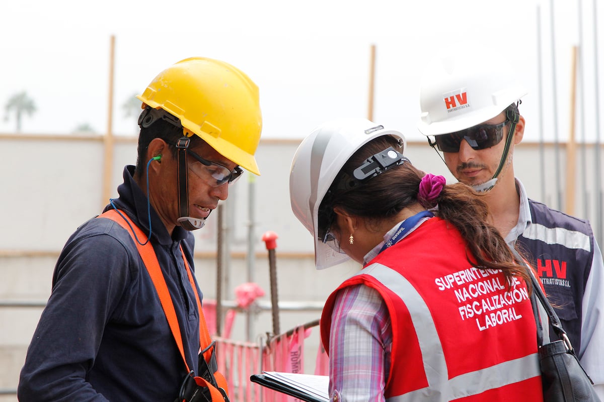 Gobierno aprueba aumento salarial para más de 800 trabajadores de Sunafil
