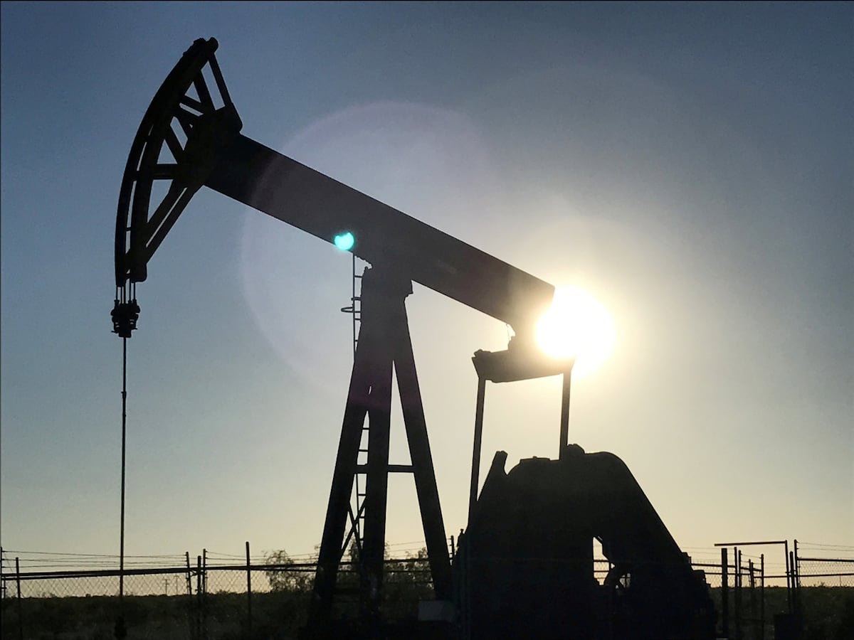 Petróleo supera pico de US$ 100 otra vez: Perú demanda más combustible, pero produce menos