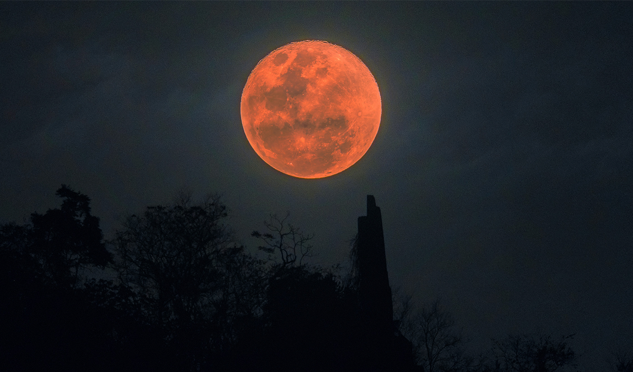 En directo Eclipse Lunar hoy 27 de agosto: ¿a qué hora y cómo ver la Luna de sangre EN VIVO?