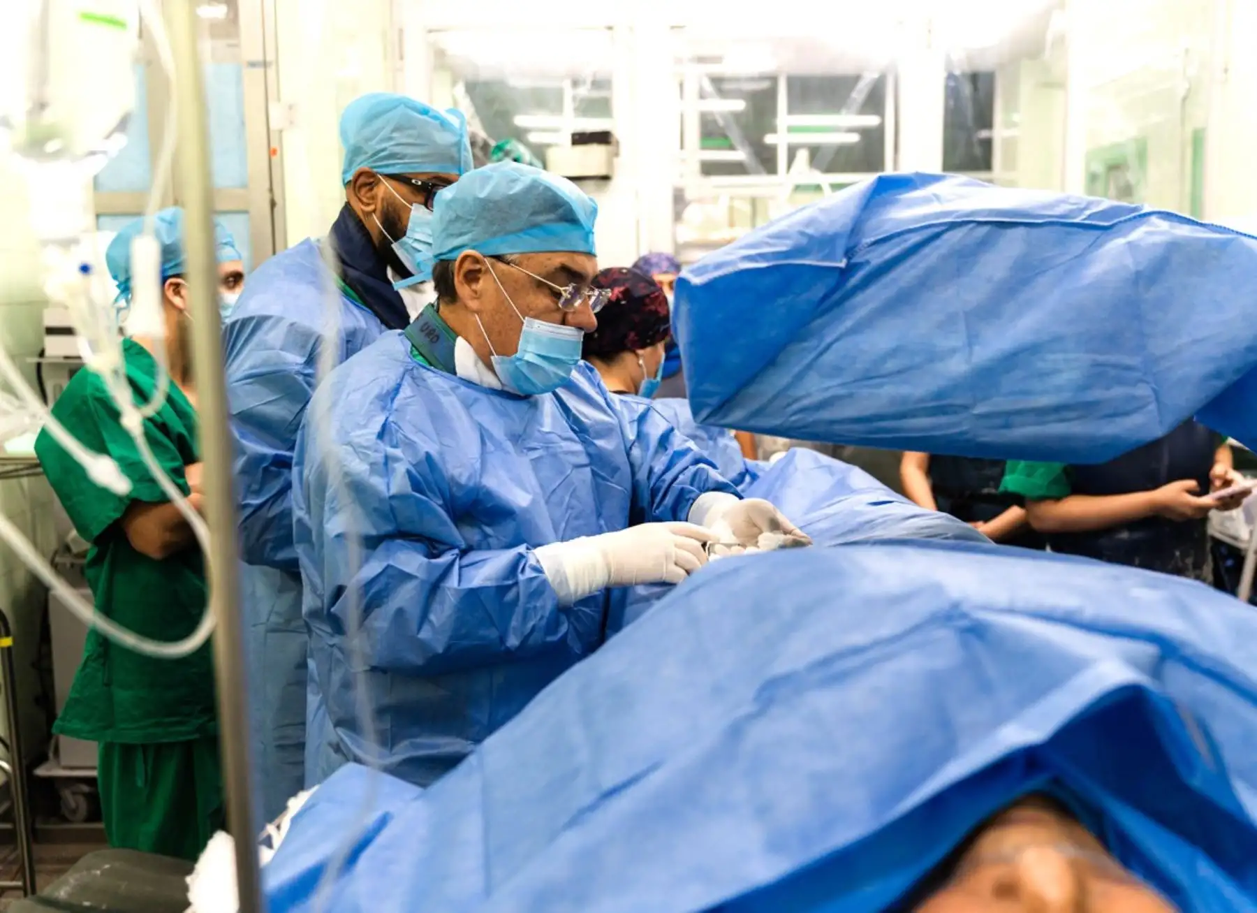 EsSalud trata en solo 20 minutos estrechez uretral en adultos mayores sin cirugía abierta