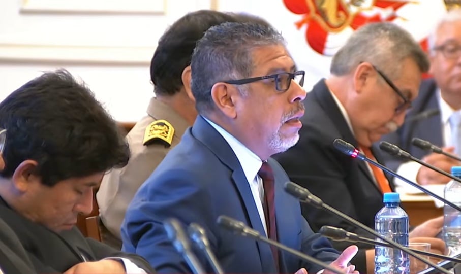Diputado de Juntos por el Perú se queda dormido durante sesión de la Comisión de Justicia y Derechos Humanos | VIDEO