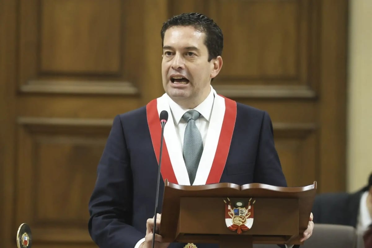 Miguel Torres anuncia fe de erratas para corregir error en el encabezado de la Ley N.° 32743