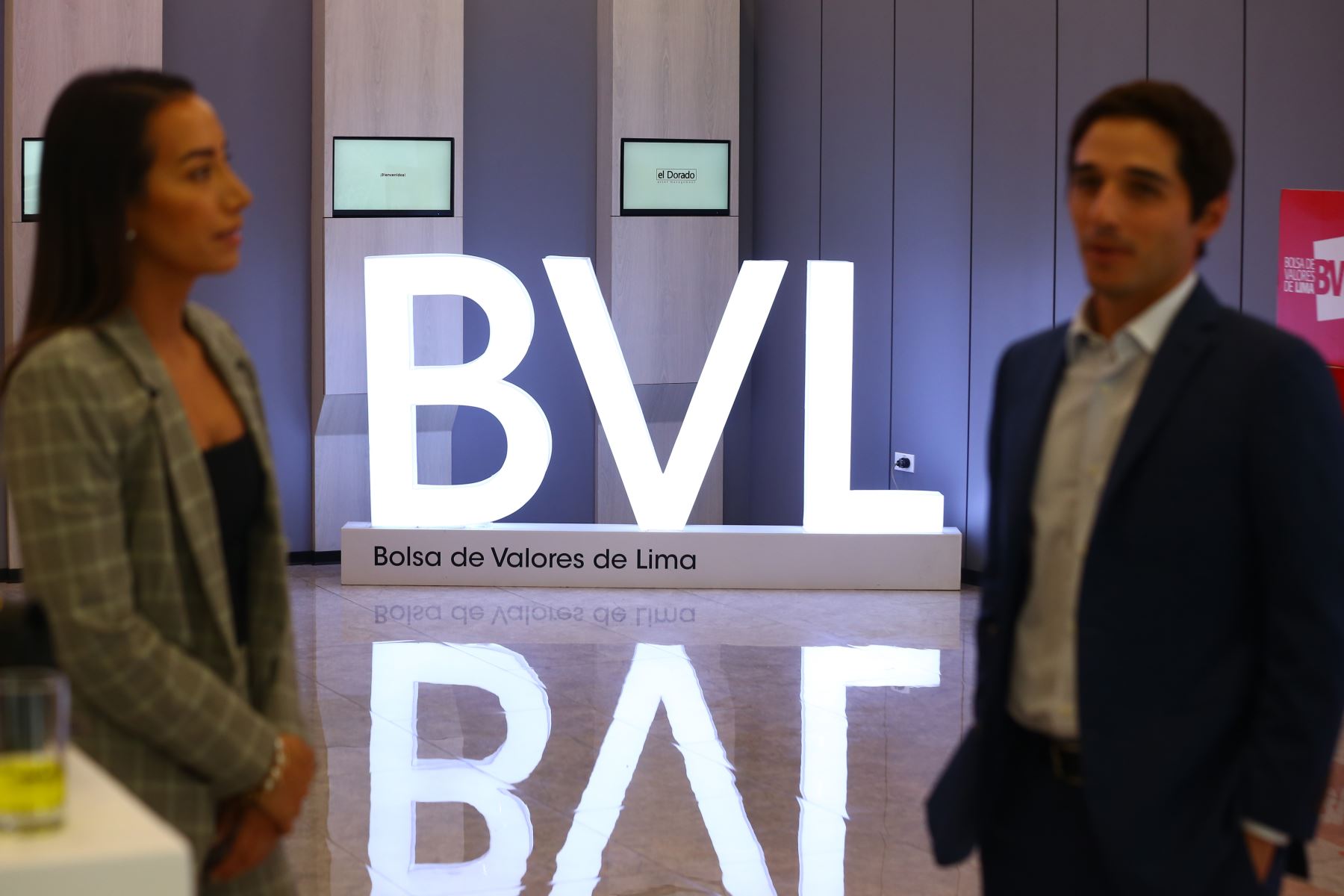 Bolsa de Valores de Lima presenta ganancias mientras Wall Street presenta índices mixtos