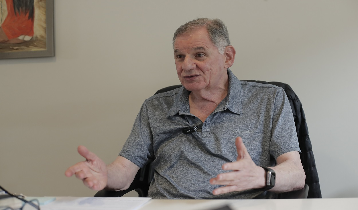León Trahtemberg: “No hay forma  de escribir un libro si no hay ideología”