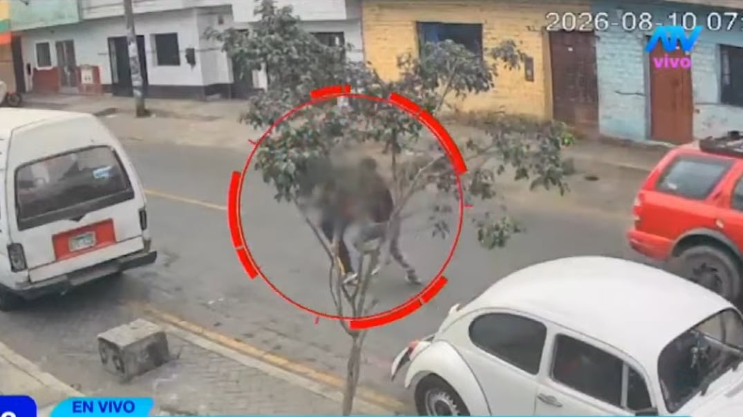 Cercado de Lima: Desquiciado sujeto golpea brutalmente a menor de 15 años cuando iba al colegio