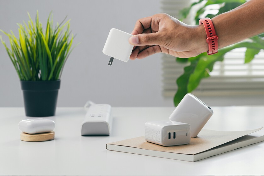 Mejores cargadores rápidos para móvil, tablet, portátil y otros dispositivos. 6 modelos recomendados por potencia y seguridad