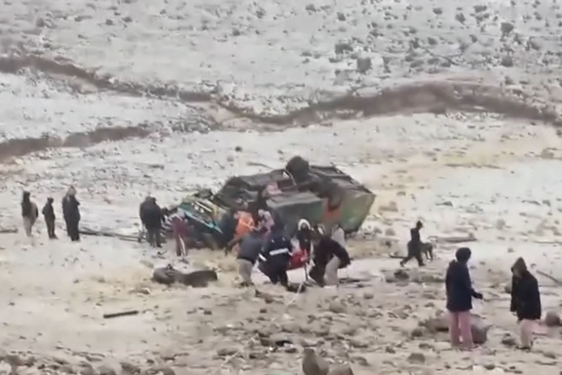 Huancavelica: una persona fallecida y cuatro heridas deja accidente de bus en Pacococha