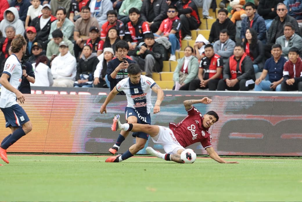 FBC Melgar y Alianza Lima igualan 1-1 al término del primer tiempo en la UNSA (FOTOS)