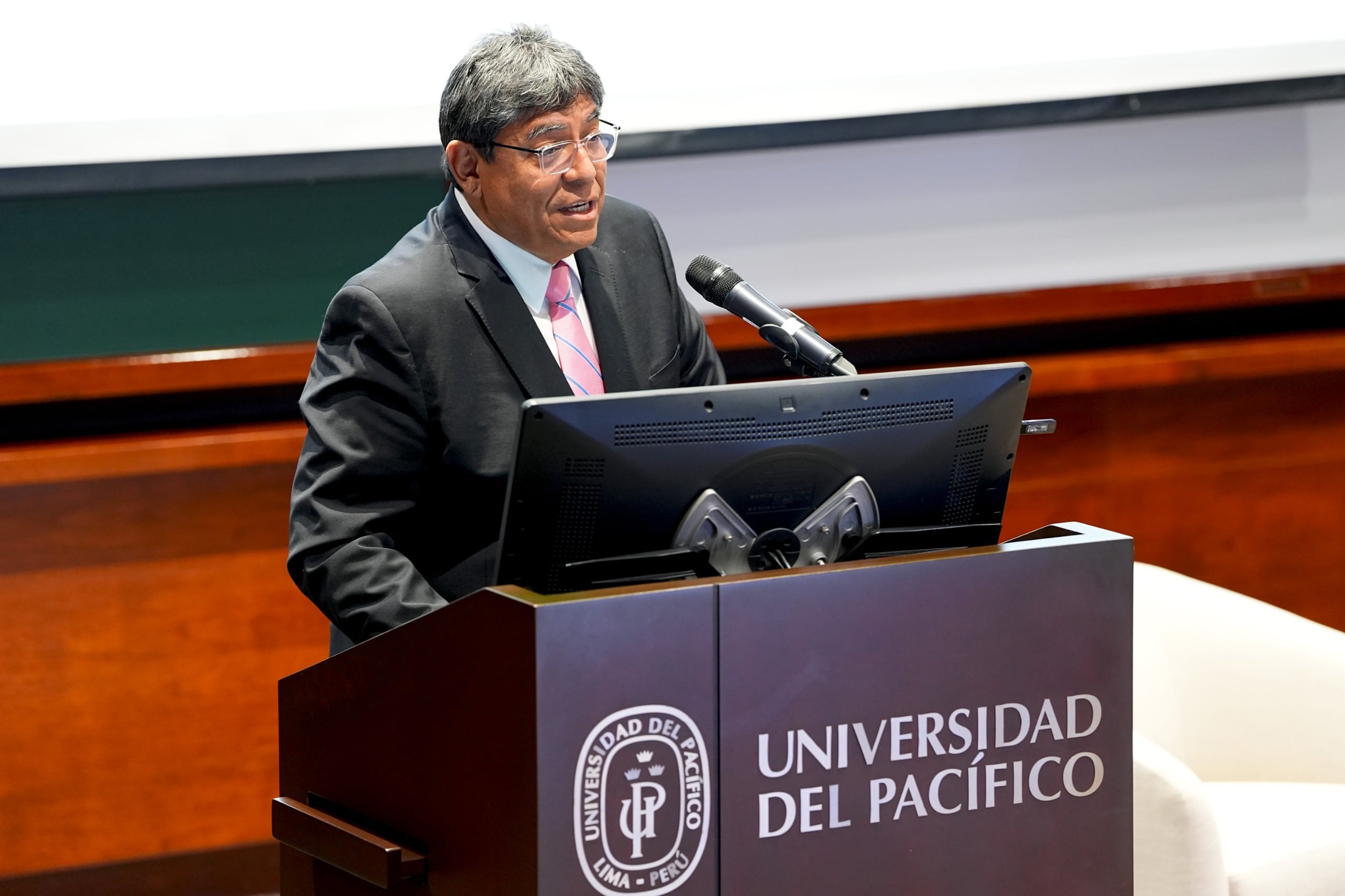 El Ministerio de Economía alista medidas para evitar que la economía se enfríe