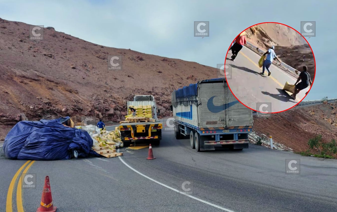 Arequipa: Choferes evitan saqueo tras caída de mercadería de un camión en Ocoña (VIDEO)