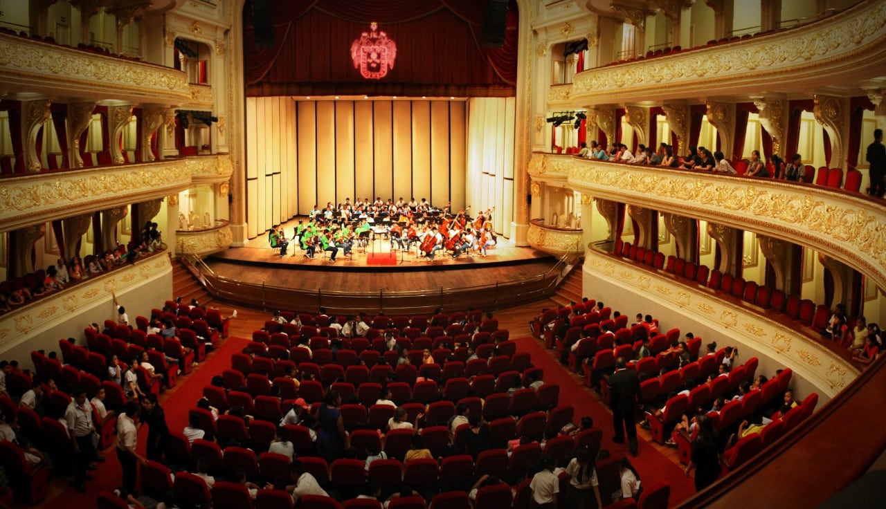 El lado B del Centro Histórico de Lima: la economía que mueve la ópera, el ballet y el teatro