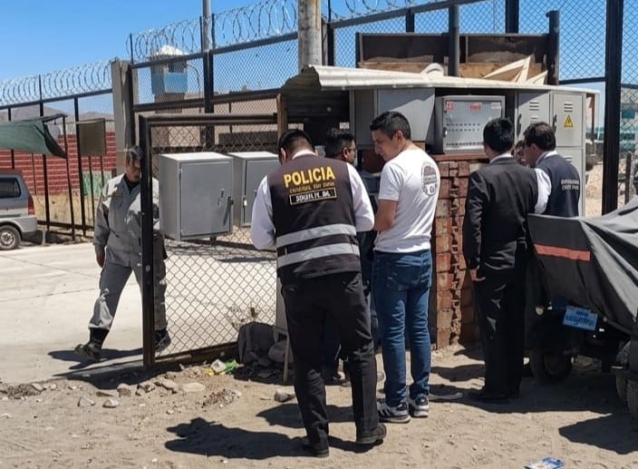 Arequipa: Agente del INPE recibe 5 años de prisión efectiva por intentar ingresar chips de celular al penal