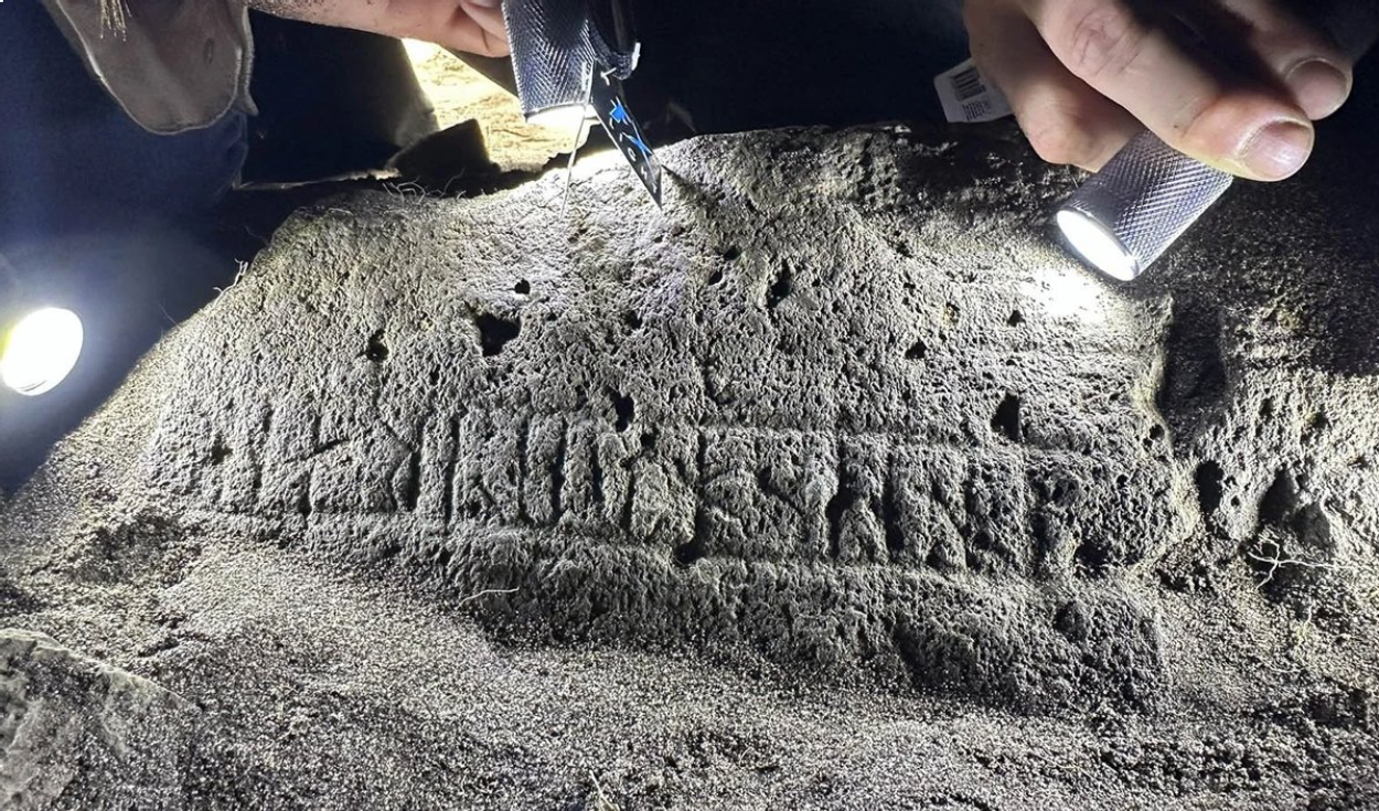 Arqueólogos desenterraron una rara y misteriosa piedra rúnica en un yacimiento antiguo en las Islas Feroe