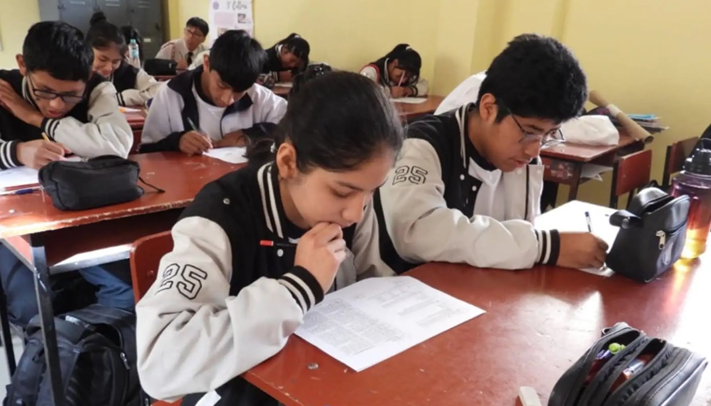 ¿Puede un colegio impedir que tu hijo rinda un examen por deber pensiones? Indecopi responde con una multa