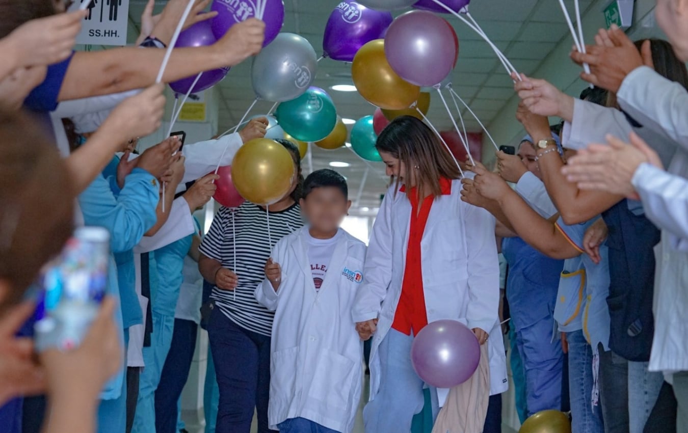 Arequipeño de 7 años vence enfermedad de la sangre y toca la campana de la vida