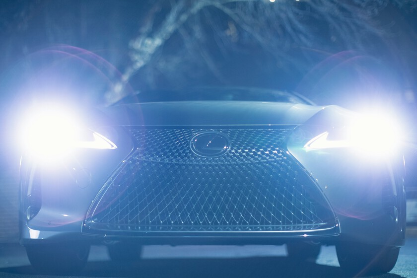 Los faros LED de los coches son demasiado potentes. Tanto que han dejado de ser seguros