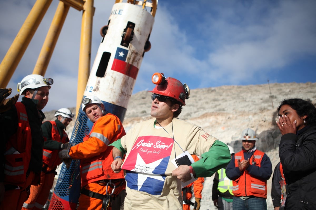 “No pude evitar que se me cayeran las lágrimas”: Álex Vega, uno de los 33 mineros rescatados en Chile, habla en exclusiva