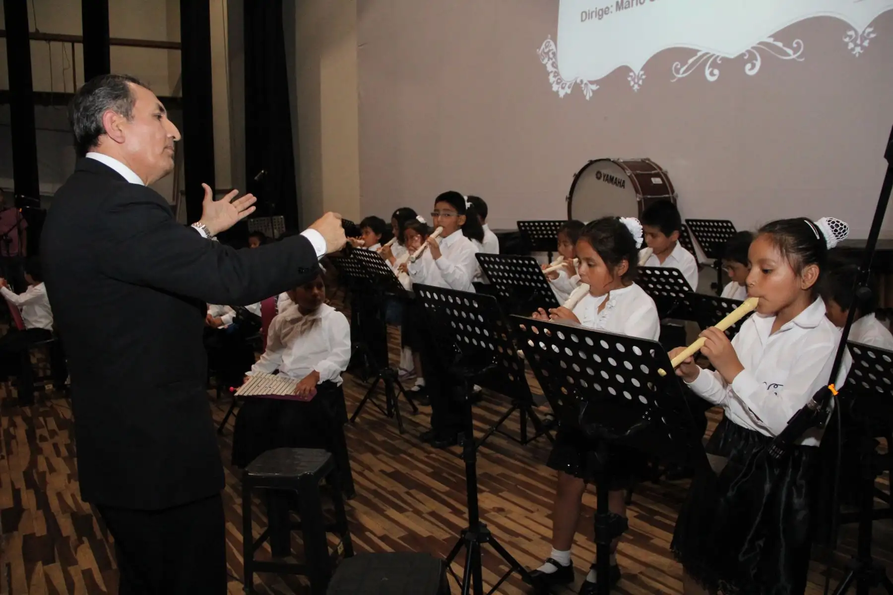 Minedu equipa a 19 escuelas con instrumentos musicales por los 15 años de Orquestando