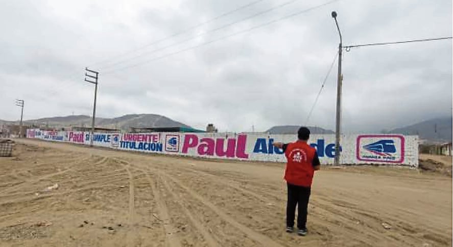 Candidato realizó pintas en colegio de Alto Trujillo
