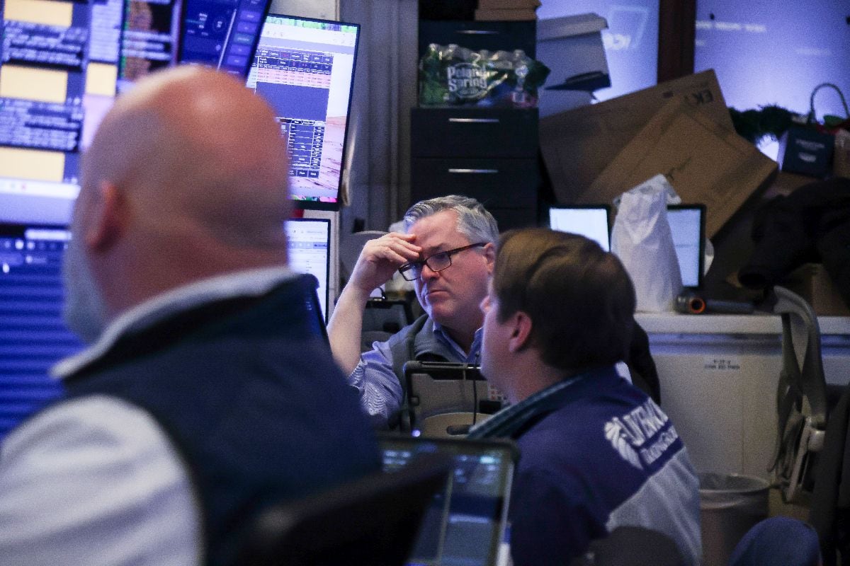 Wall Street cae ante incremento del costo de endeudamiento