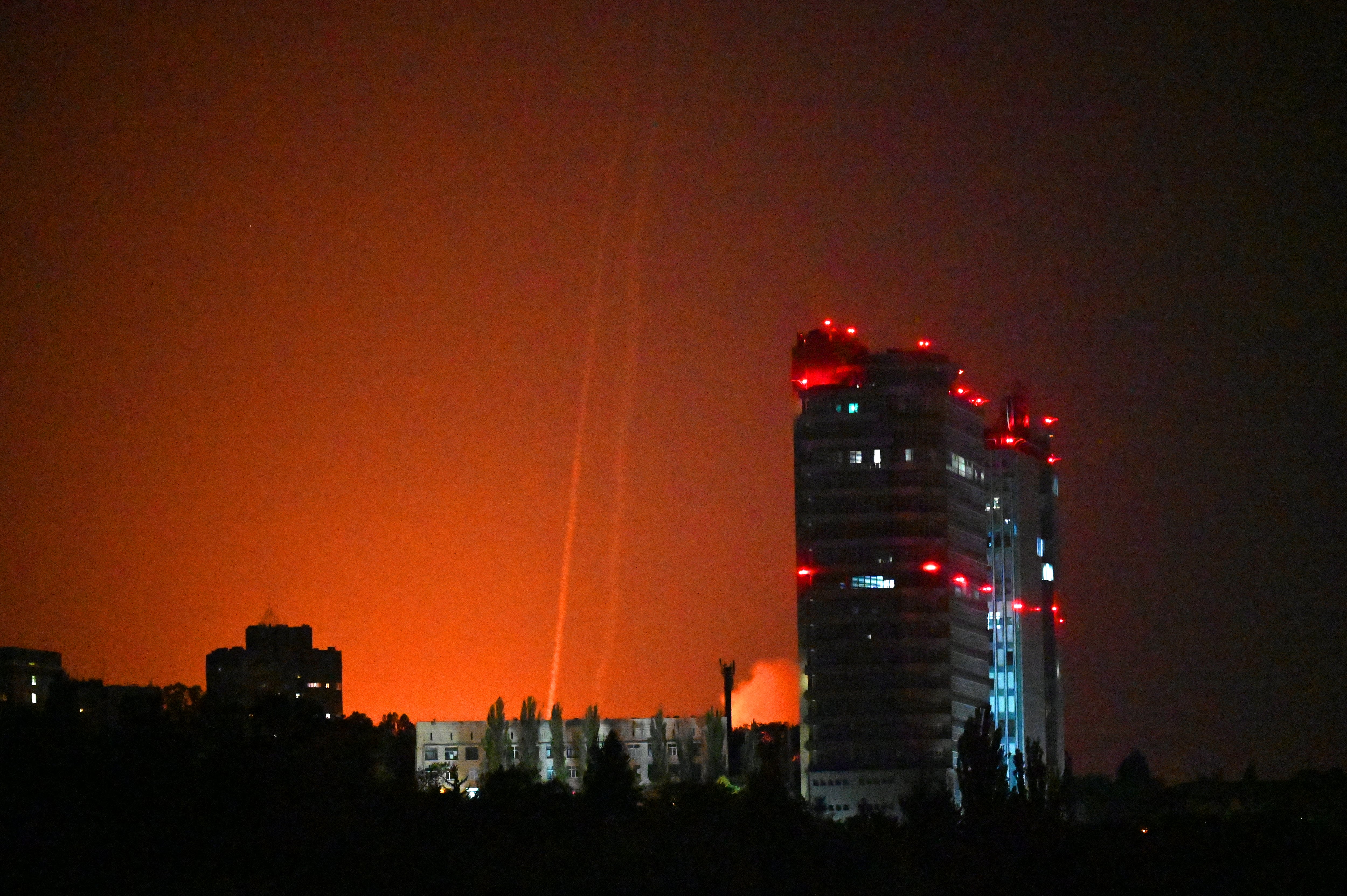 Rusia lanza bombardeo masivo con misiles balísticos contra Kiev y deja al menos 16 muertos