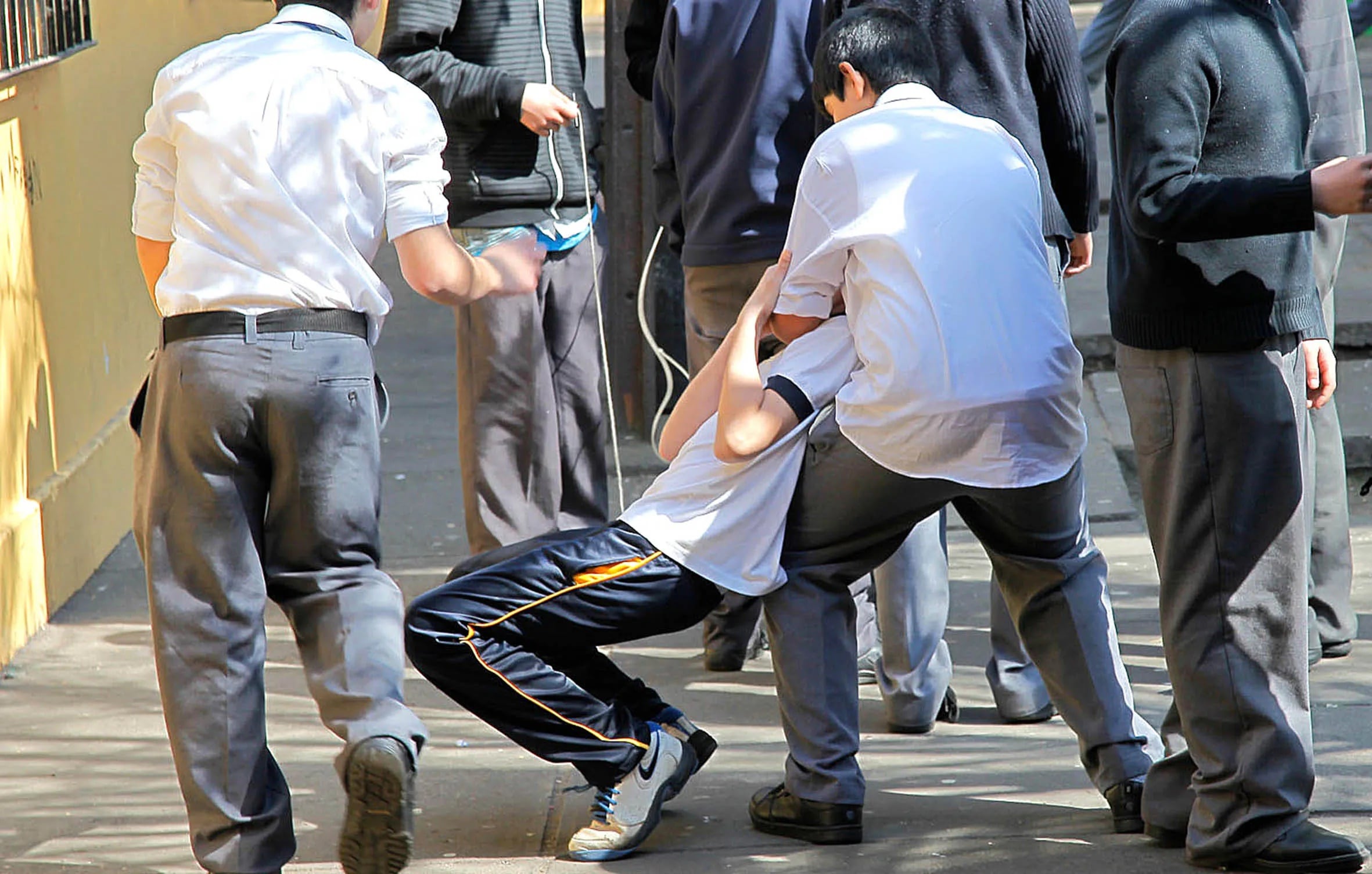 ¿Tu hijo podría estar haciendo bullying? Estas señales pueden ayudar a detectarlo a tiempo