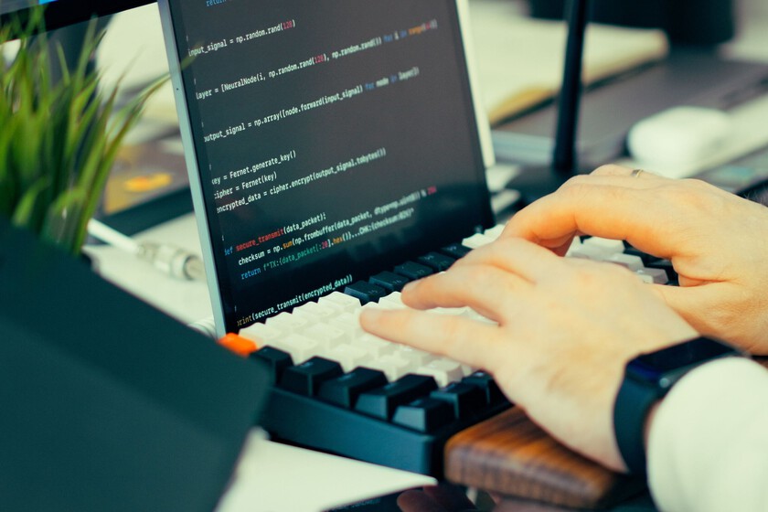 Los agentes de IA están aprendiendo a mejorar su propio software. La clave puede estar en predecir sus errores antes de cometerlos