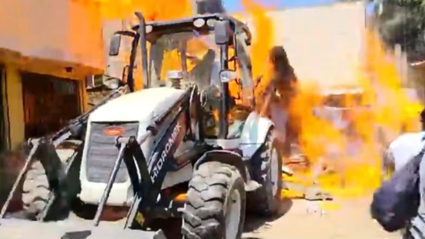 Lanzan combustible encendido contra trabajadores municipales durante operativo en Huancayo: seis personas resultaron heridas