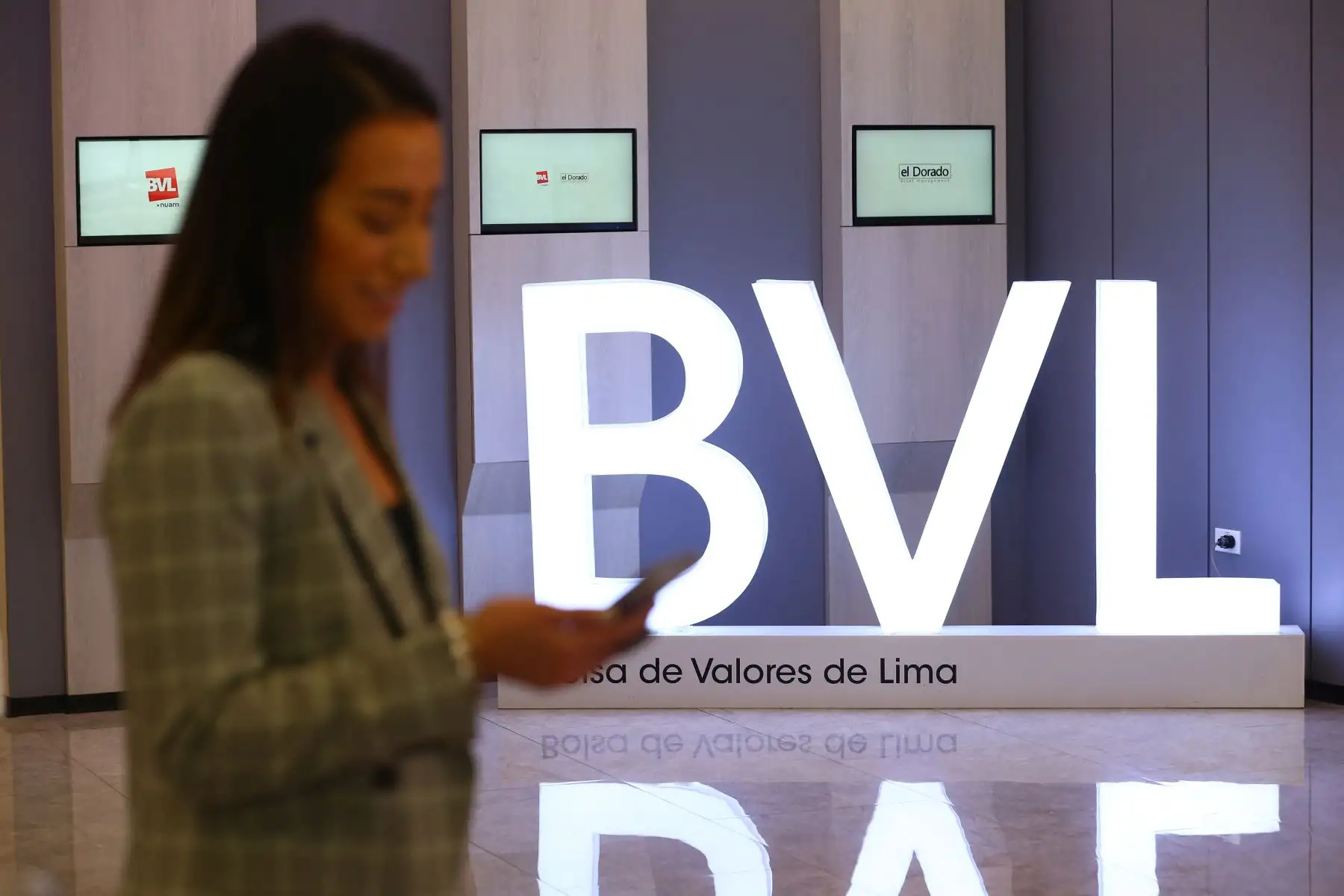 Bolsa de Valores de Lima presenta índices negativos en sintonía con baja de Wall Street