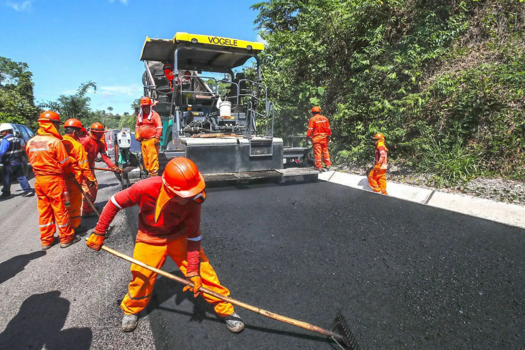 Expertos plantean agilizar permisos y gestión pública tras más de 2,200 obras paralizadas