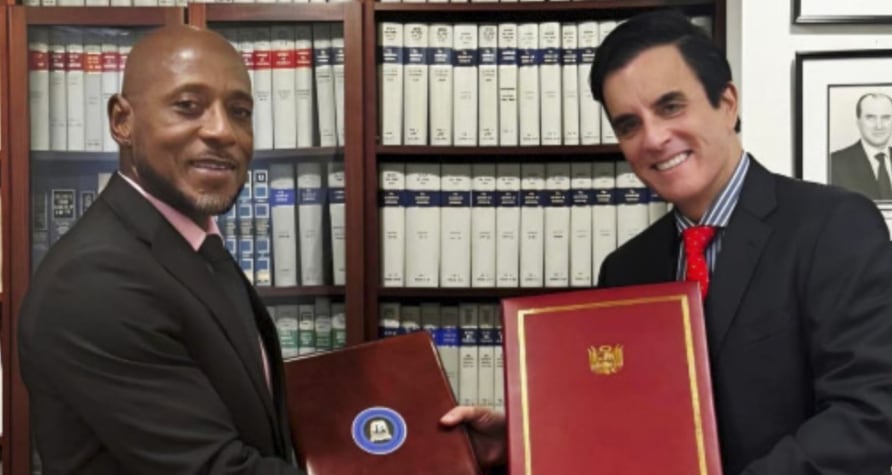 Carlos Espá y Dwight Fitzgerald Bramble fortalecen vínculos entre Perú y San Vicente y las Granadinas