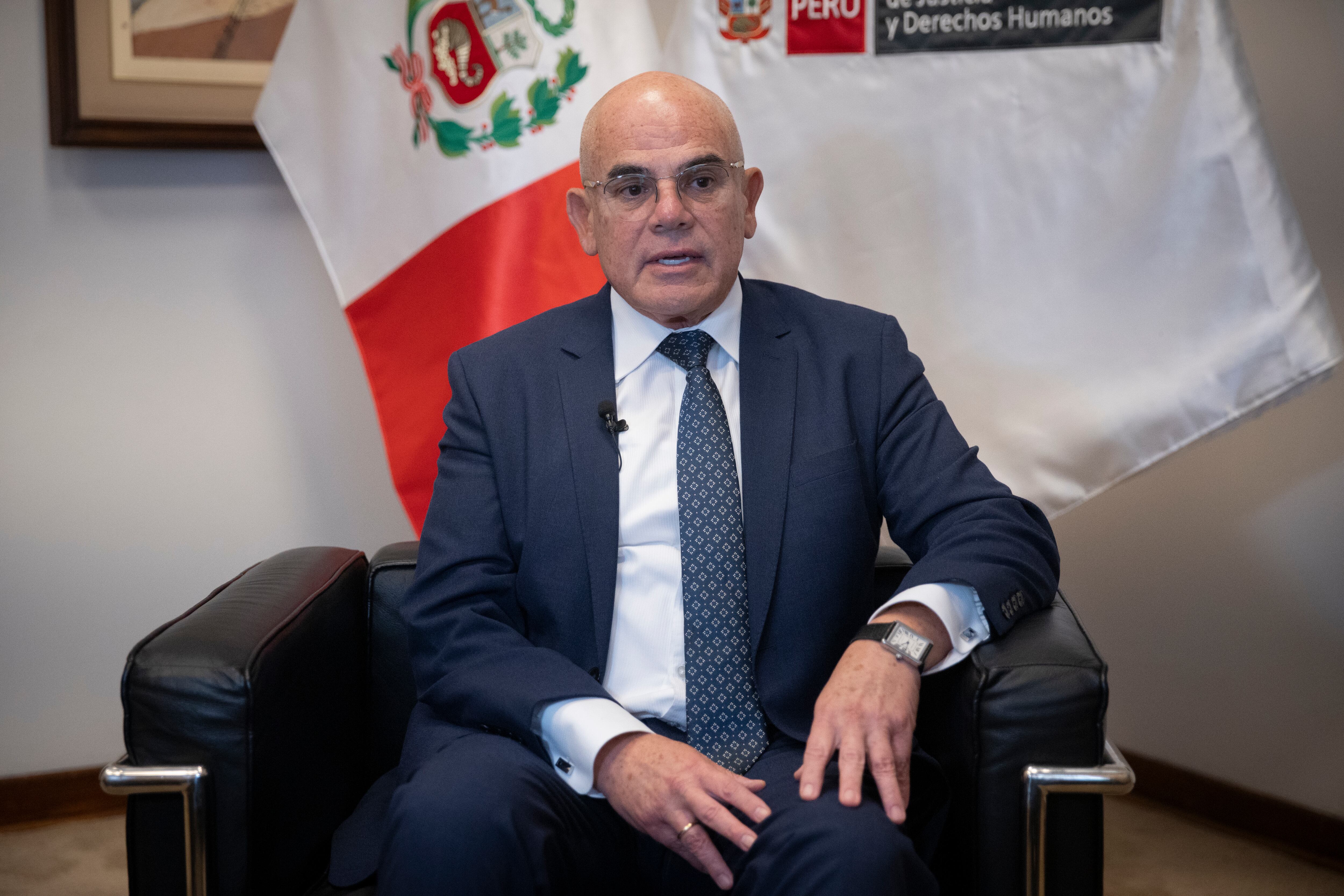 Ministro Álvarez asegura que el Ejecutivo respeta la separación de poderes