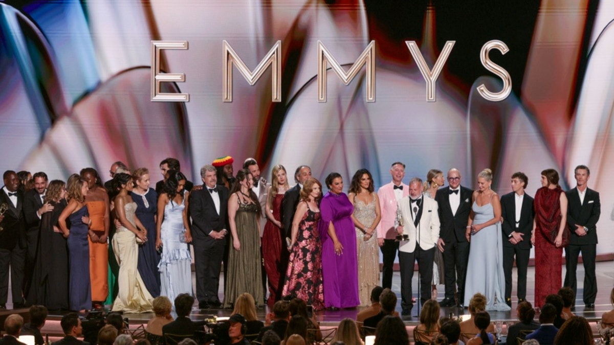 Por segundo año consecutivo, 'The Pitt' se consagra en los Emmy como mejor serie de drama