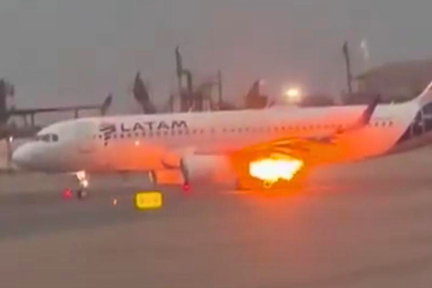 Jorge Chávez:  Latam se pronuncia tras incendio de ala de avión de vuelo Lima-Piura