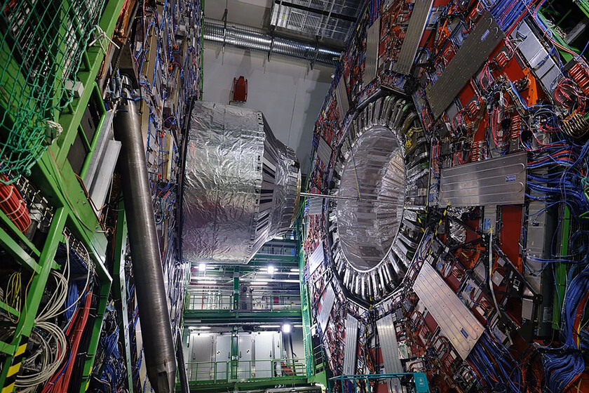 El CERN tenía dos opciones: cambiar de sistema operativo o reemplazar más de mil ordenadores. Eligió la vía más lógica