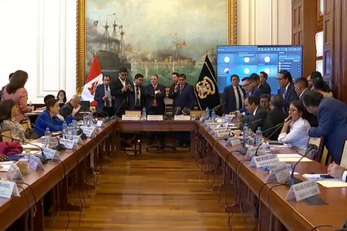 ¡Nuevo choque paraliza el Senado! Suspenden debate de facultades legislativas tras retiro de bancadas opositoras [VIDEO]