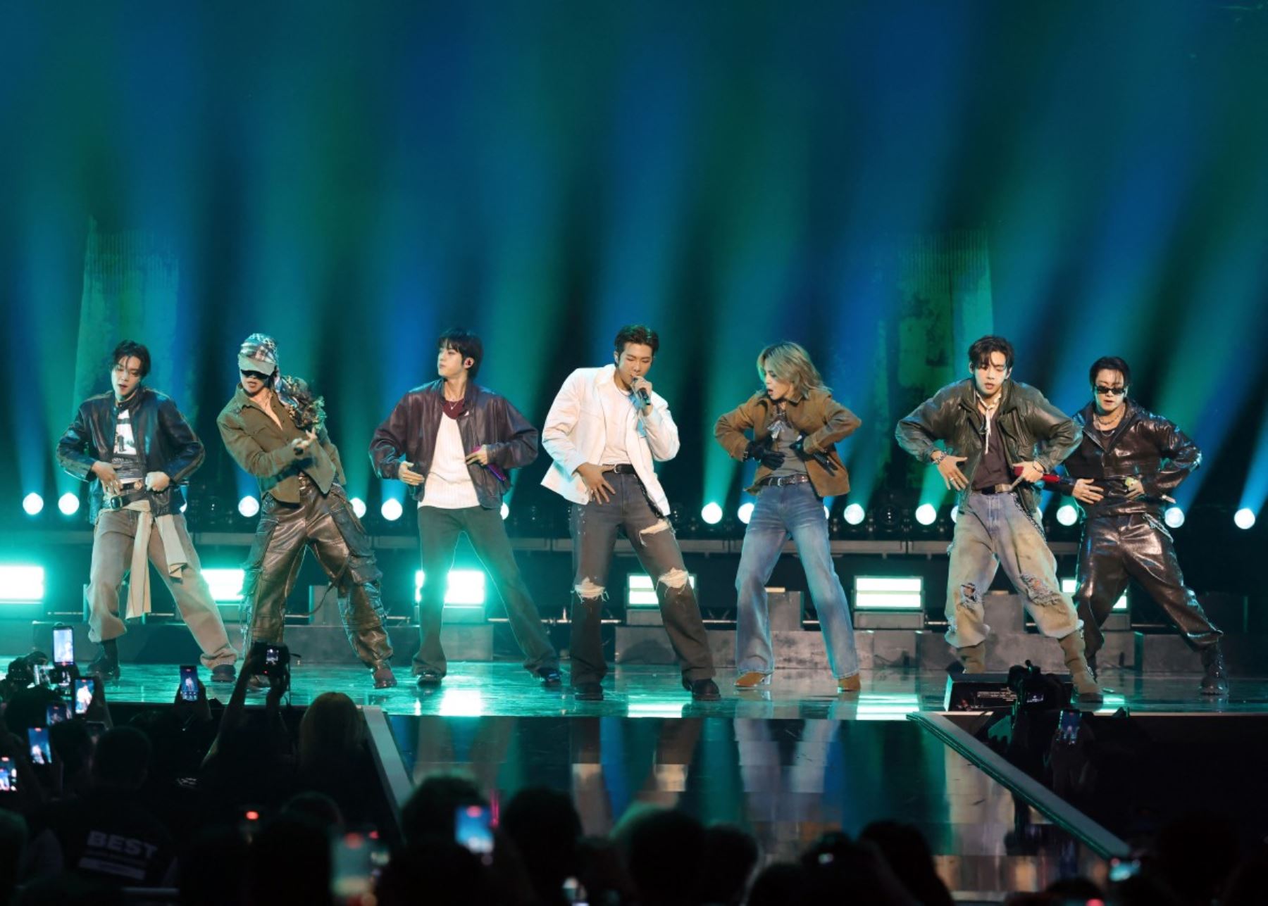Desde un "¡hola, causas!": BTS ofreció una "noche loca y especial" a las ARMY