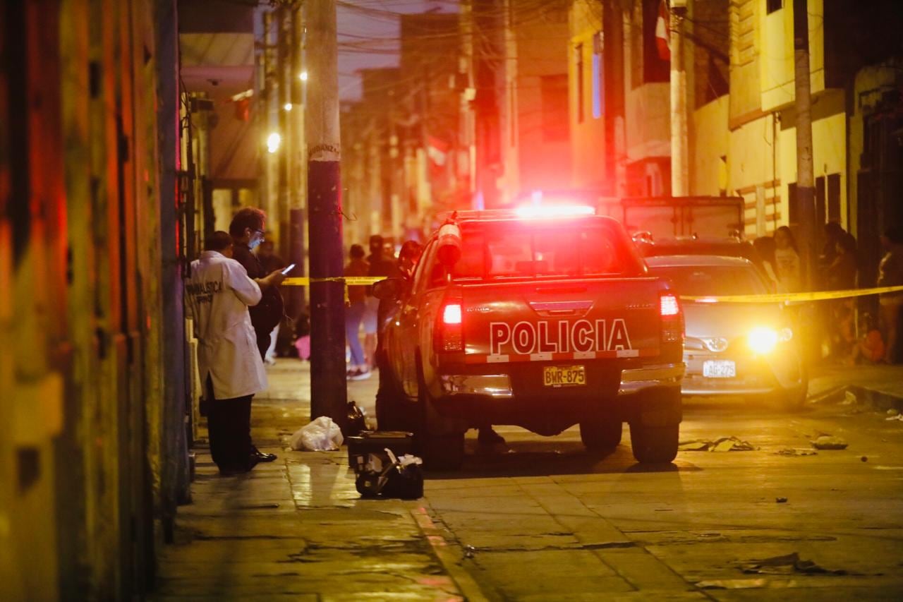¡Lo persiguieron a balazos por calles del Rímac! Venezolano de 24 años murió tras ser alcanzado por sicarios