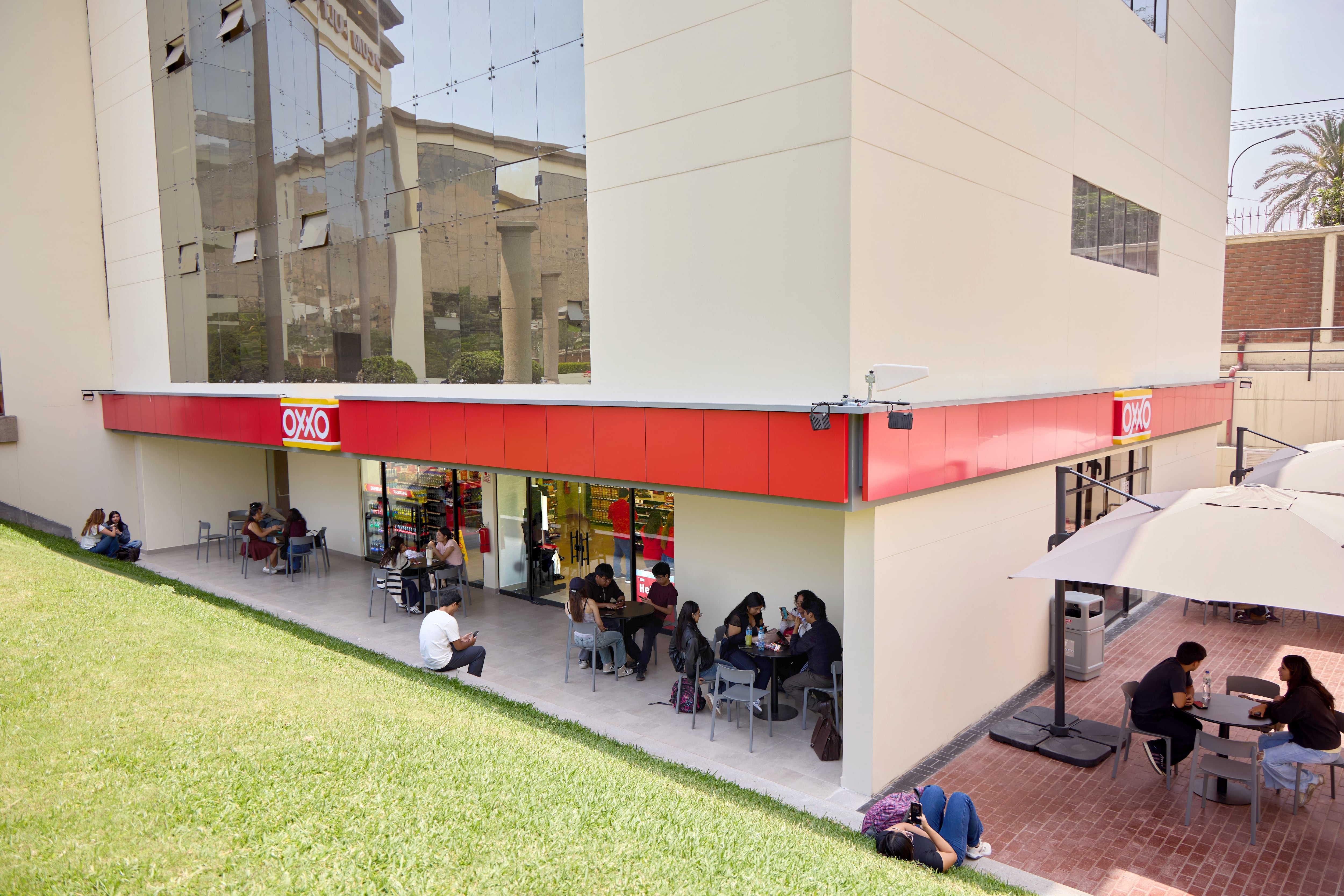 Oxxo apuesta por nuevos formatos de tiendas para crecer en Perú, ¿deja el puerta a calle?
