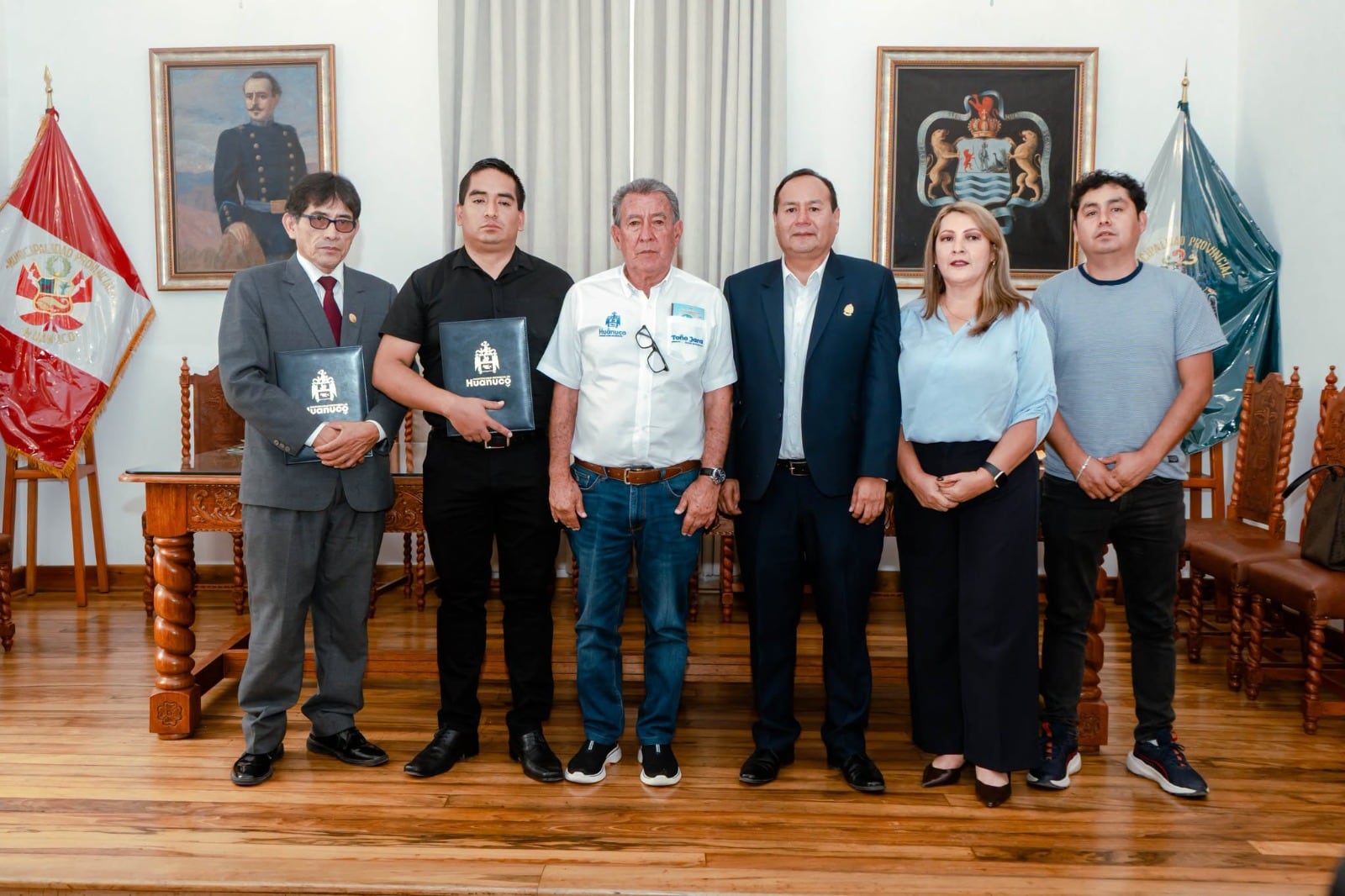 Condecoran a Roxsana y Gonzalo Ambicho por su aporte al arte y la cultura
