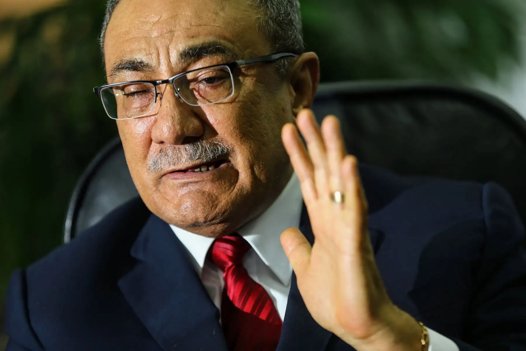 Exministro Vexler respalda medidas para evitar ideología en textos escolares