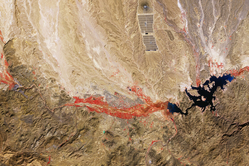 Un satélite europeo tomó una foto al sobrevolar Marruecos. La pregunta es qué diablos es la enorme mancha roja que muestra