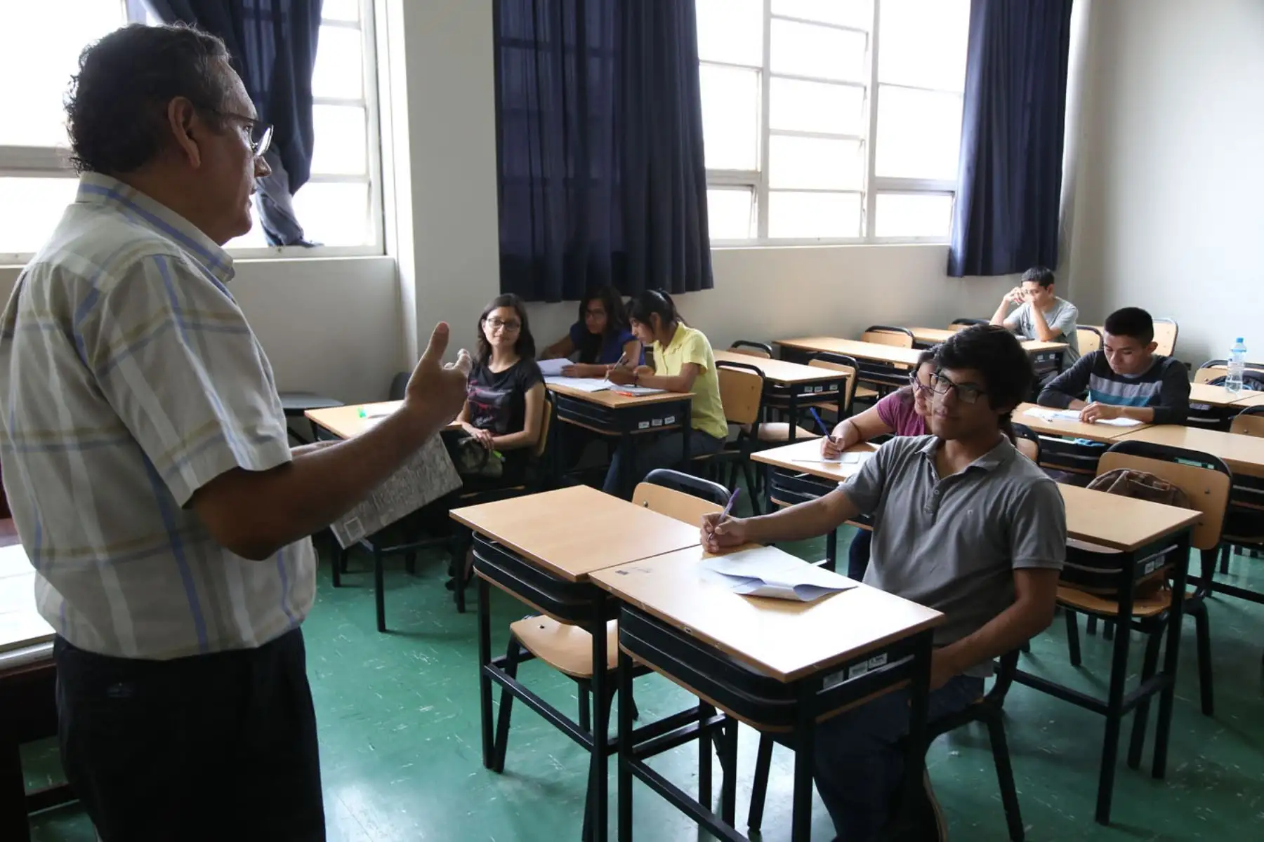 Gobierno aprueba nueva remuneración para docentes de universidades: mira aquí los montos