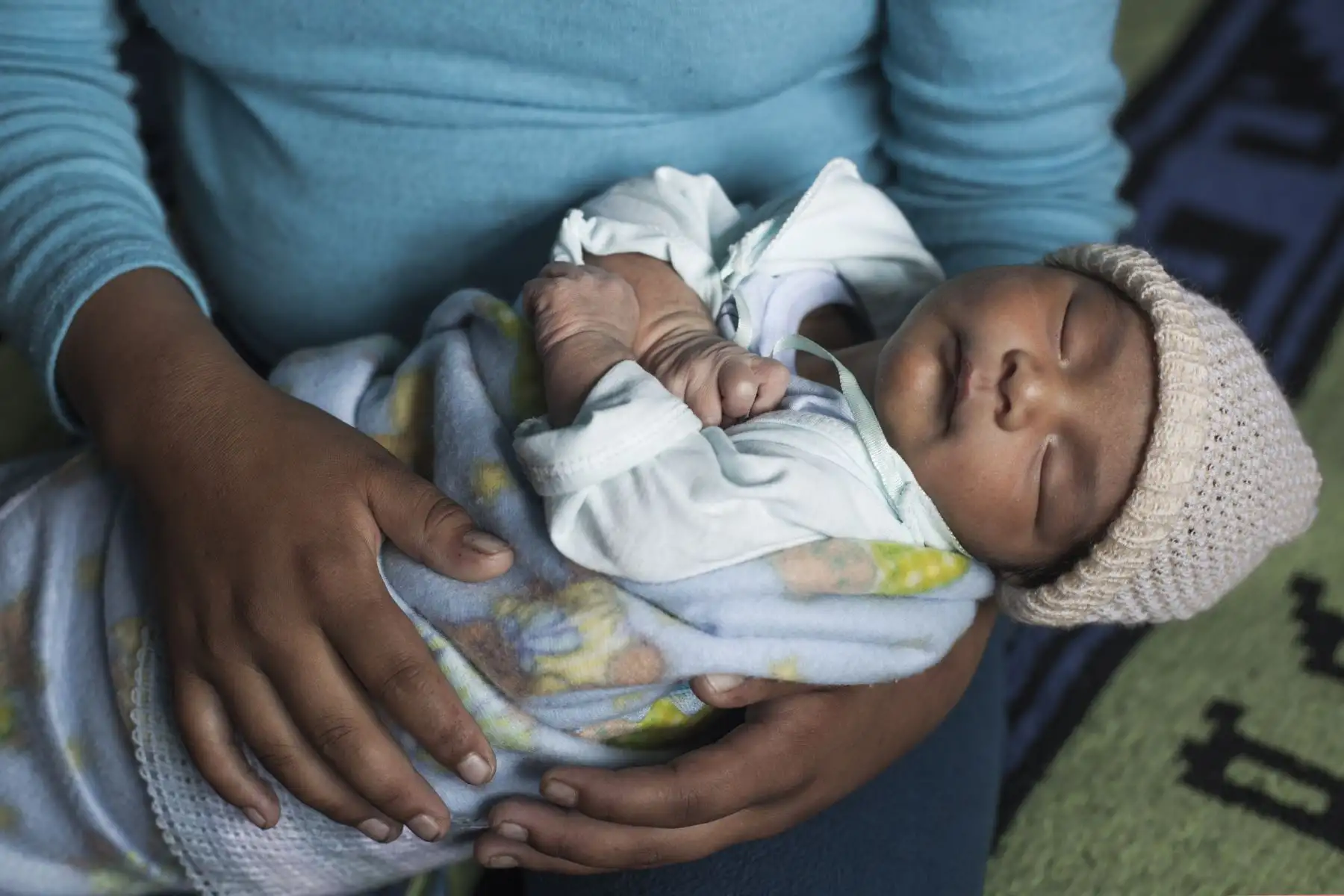 Cinco niñas de 10 a 14 años son forzadas a ser madres cada día en Perú, revela UNFPA